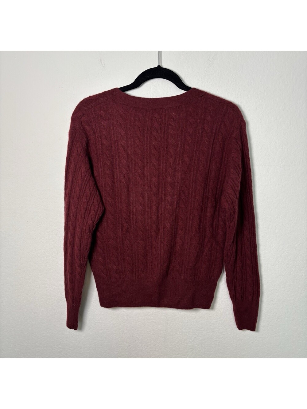 NWT Crush Cashmere Cabled Vienna V Neck Cardigan Burgundy Size 1 Quiet Luxury - Picture 3 of 8